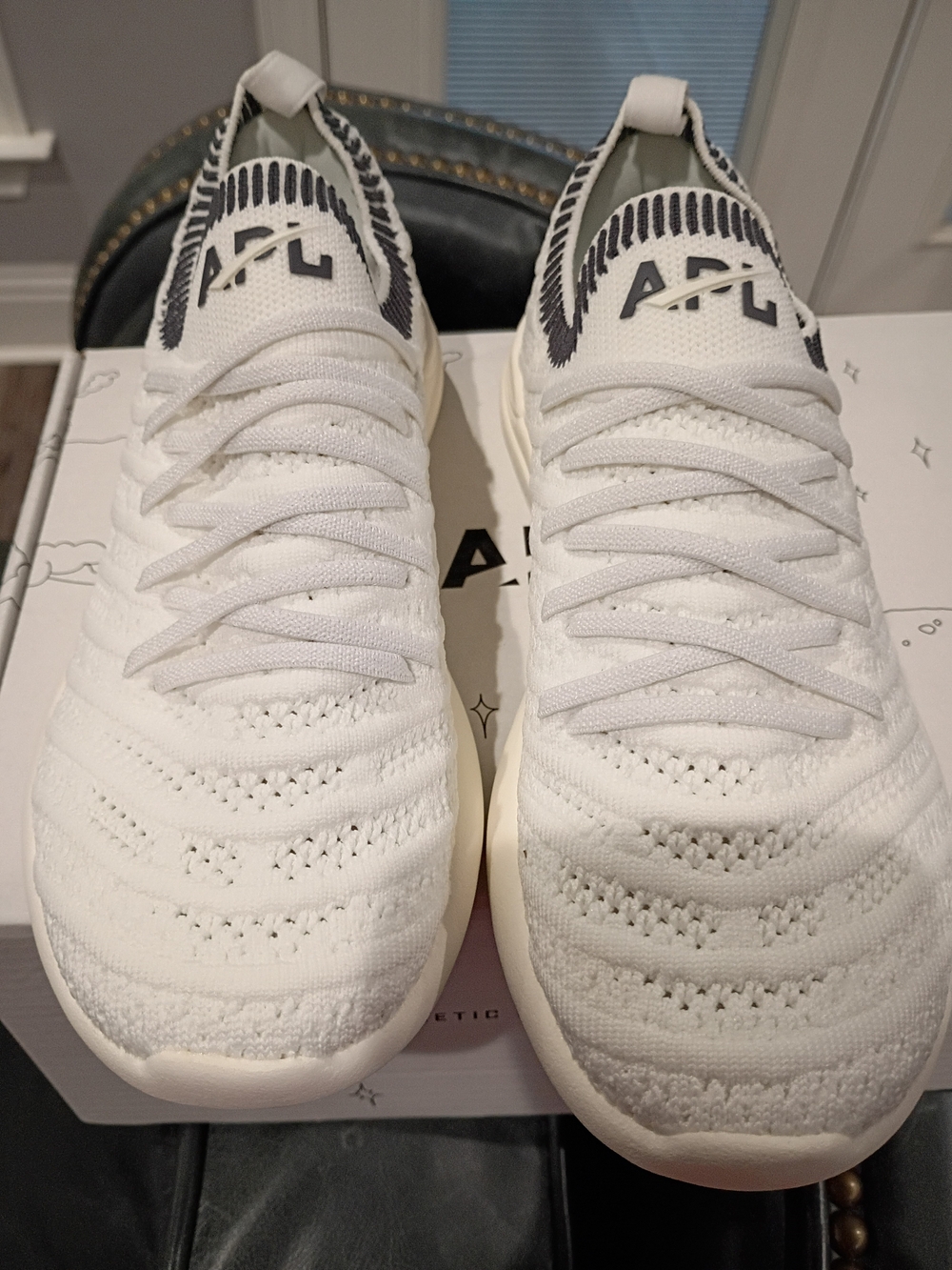 APL Kids White Knit Sneakers Gray Trim Size 2 New
